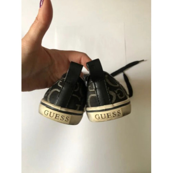 Guess Womens Signature Logo Printed Low Top Sneakers 7M Black - Picture 4 of 4